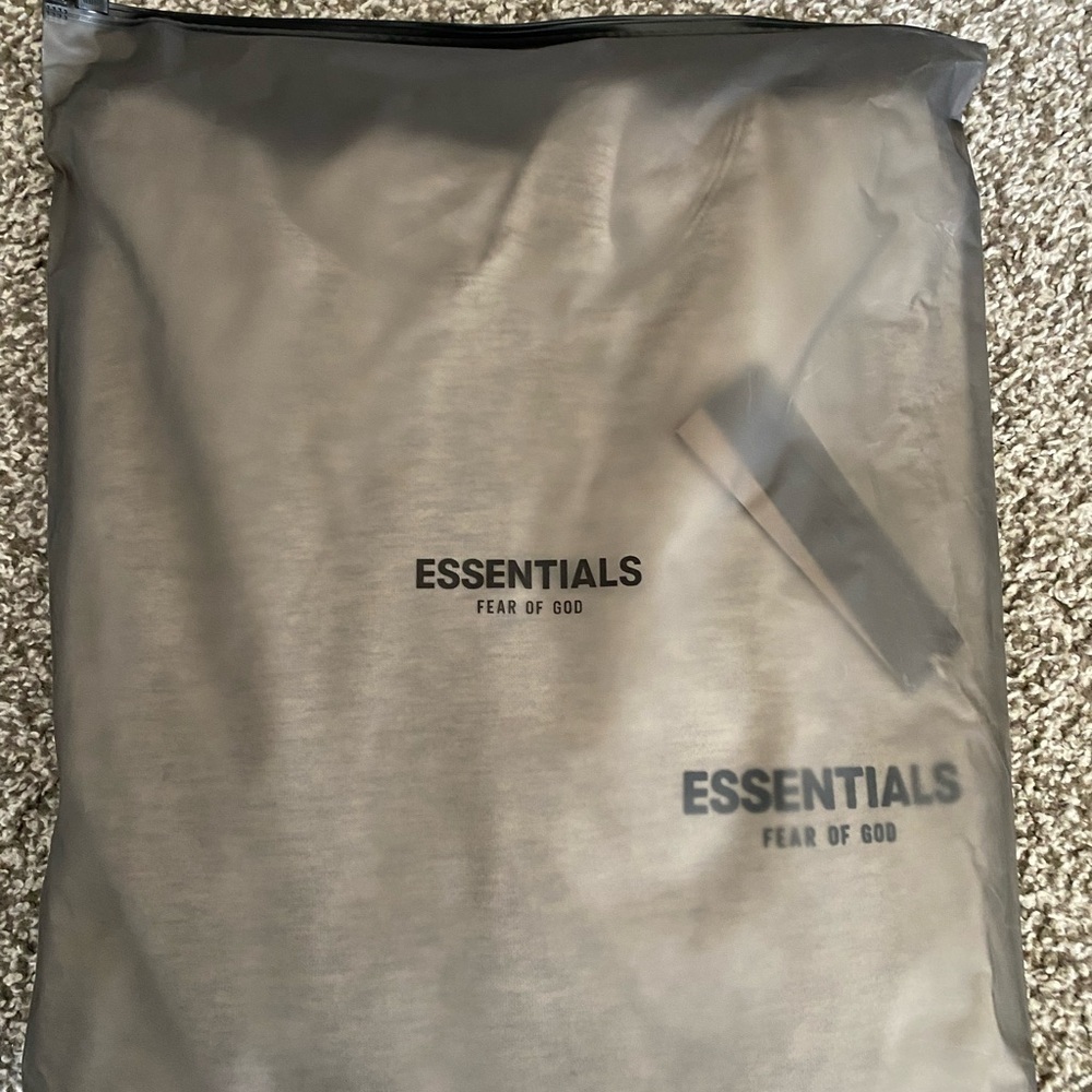 ESSENTIALS FEAR OG GOD LIGHT OATMEAL PULLOVER HOODIE SIZE XL - Picture 7 of 7